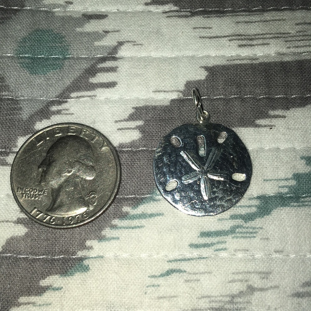 Sand dollar Sterling silver pendent - Picture 2 of 5
